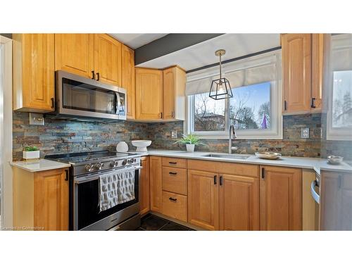 130 Dorset Road, Cambridge, ON - Indoor Photo Showing Kitchen