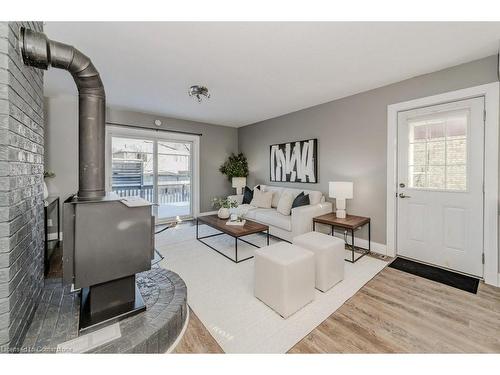 77 Hillview Drive, Baden, ON - Indoor Photo Showing Living Room