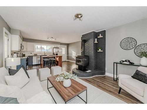 77 Hillview Drive, Baden, ON - Indoor Photo Showing Living Room