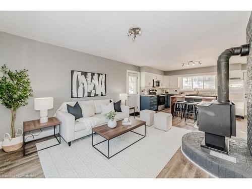 77 Hillview Drive, Baden, ON - Indoor Photo Showing Living Room