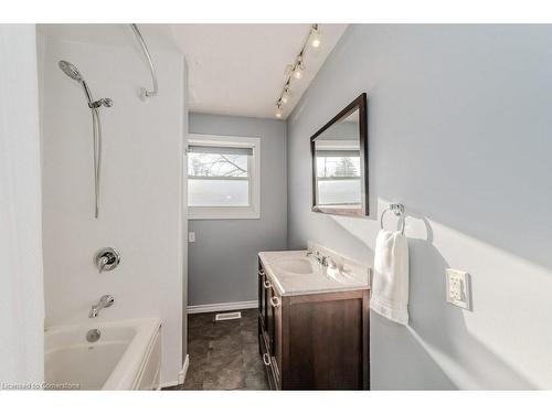 77 Hillview Drive, Baden, ON - Indoor Photo Showing Bathroom