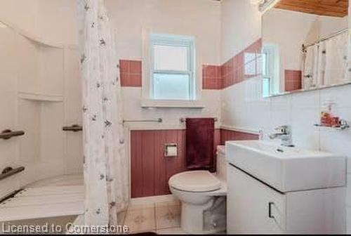 171 Sixth Avenue, Kitchener, ON - Indoor Photo Showing Bathroom