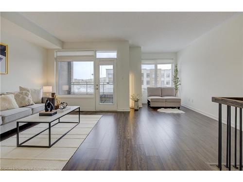 240 Wheat Boom Drive, Oakville, ON - Indoor Photo Showing Living Room