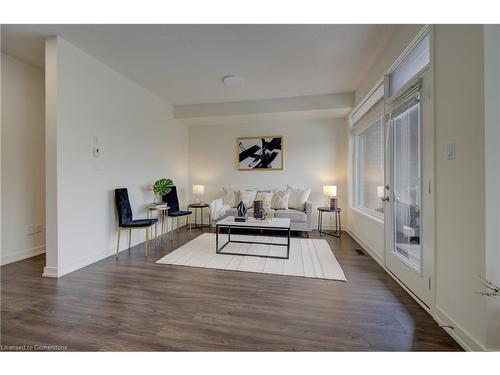 240 Wheat Boom Drive, Oakville, ON - Indoor Photo Showing Living Room