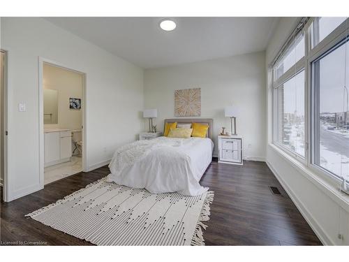 240 Wheat Boom Drive, Oakville, ON - Indoor Photo Showing Bedroom