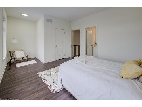 240 Wheat Boom Drive, Oakville, ON - Indoor Photo Showing Bedroom