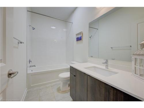 240 Wheat Boom Drive, Oakville, ON - Indoor Photo Showing Bathroom