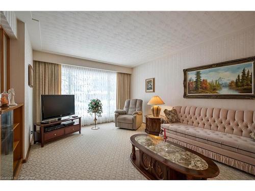 127 Lorraine Avenue N, Kitchener, ON - Indoor Photo Showing Living Room