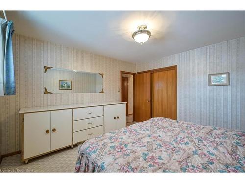 127 Lorraine Avenue N, Kitchener, ON - Indoor Photo Showing Bedroom