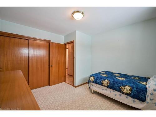 127 Lorraine Avenue N, Kitchener, ON - Indoor Photo Showing Bedroom