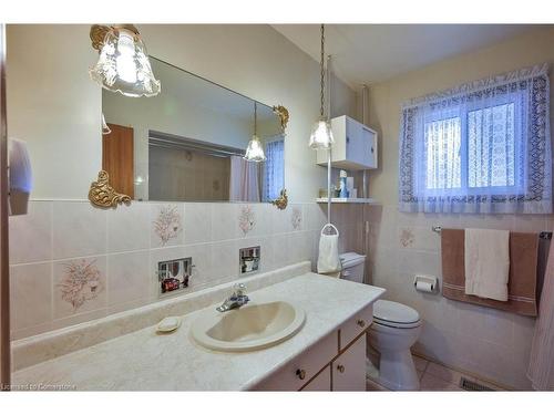 127 Lorraine Avenue N, Kitchener, ON - Indoor Photo Showing Bathroom