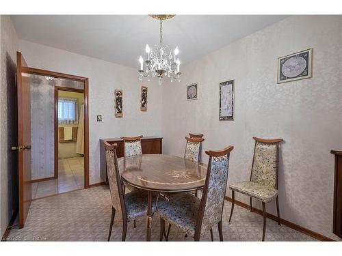 127 Lorraine Avenue N, Kitchener, ON - Indoor Photo Showing Dining Room