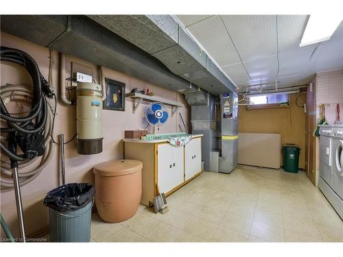 127 Lorraine Avenue N, Kitchener, ON - Indoor Photo Showing Laundry Room