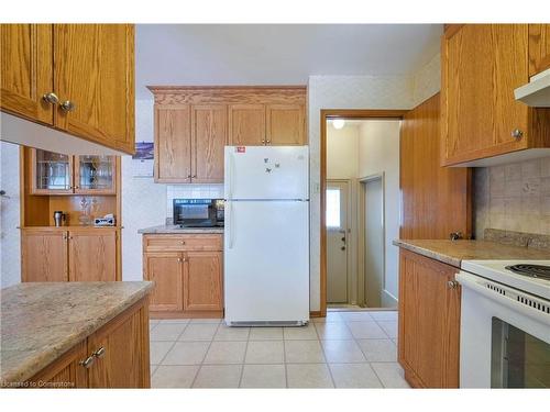 127 Lorraine Avenue N, Kitchener, ON - Indoor Photo Showing Kitchen