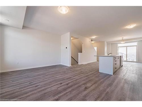 4-155 Equestrian Way, Cambridge, ON - Indoor Photo Showing Kitchen