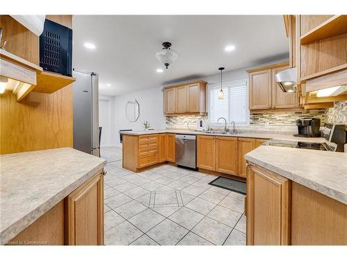 645 Interlaken Drive, Waterloo, ON - Indoor Photo Showing Kitchen