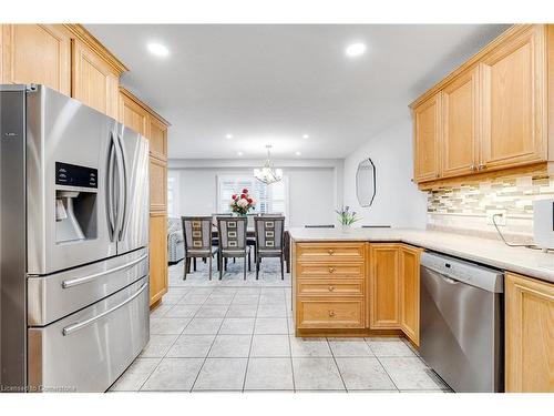 645 Interlaken Drive, Waterloo, ON - Indoor Photo Showing Kitchen