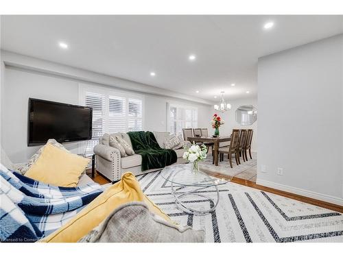 645 Interlaken Drive, Waterloo, ON - Indoor Photo Showing Living Room