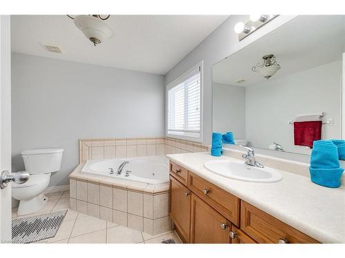 645 Interlaken Drive, Waterloo, ON - Indoor Photo Showing Bathroom