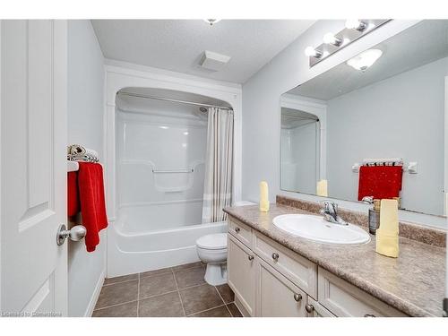 645 Interlaken Drive, Waterloo, ON - Indoor Photo Showing Bathroom