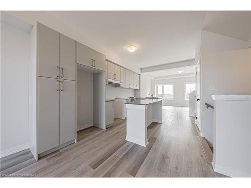 98-155 Equestrian Way, Cambridge, ON - Indoor Photo Showing Kitchen