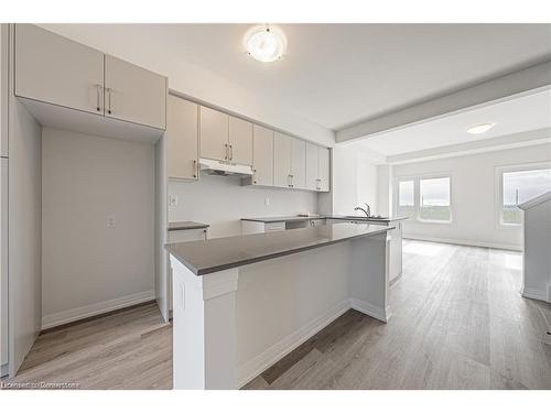 98-155 Equestrian Way, Cambridge, ON - Indoor Photo Showing Kitchen