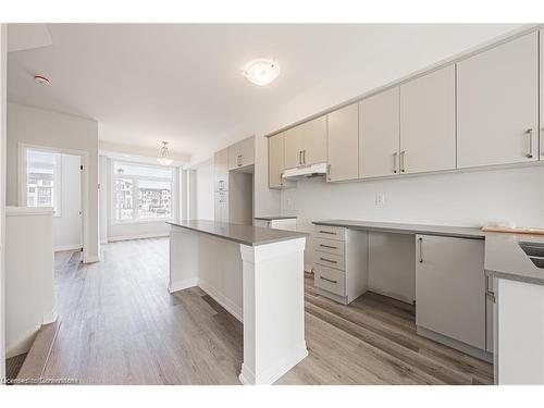 98-155 Equestrian Way, Cambridge, ON - Indoor Photo Showing Kitchen