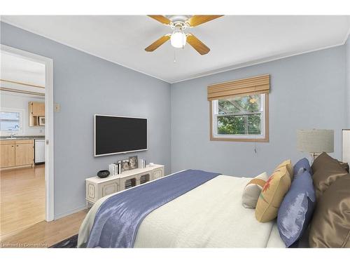 858 Wright Street, Welland, ON - Indoor Photo Showing Bedroom