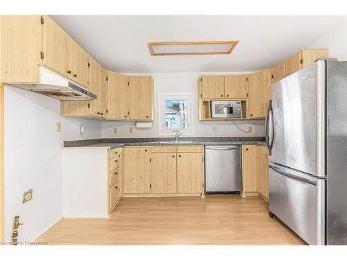 858 Wright Street, Welland, ON - Indoor Photo Showing Kitchen