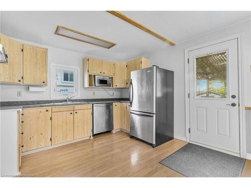 858 Wright Street, Welland, ON - Indoor Photo Showing Kitchen