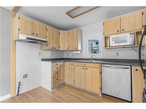 858 Wright Street, Welland, ON - Indoor Photo Showing Kitchen With Double Sink