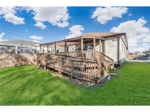 858 Wright Street, Welland, ON - Outdoor With Deck Patio Veranda