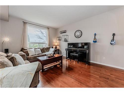 28 Isabella Street, Kitchener, ON - Indoor Photo Showing Living Room