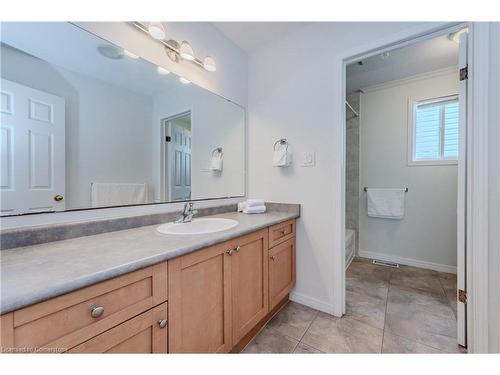 28 Isabella Street, Kitchener, ON - Indoor Photo Showing Bathroom