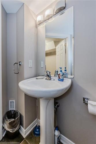 28 Isabella Street, Kitchener, ON - Indoor Photo Showing Bathroom