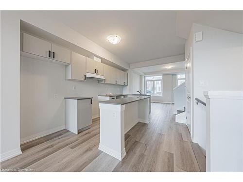 34-155 Equestrian Way, Cambridge, ON - Indoor Photo Showing Kitchen