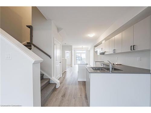 34-155 Equestrian Way, Cambridge, ON - Indoor Photo Showing Kitchen With Double Sink