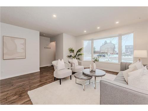 143 Blackhorne Drive, Kitchener, ON - Indoor Photo Showing Living Room