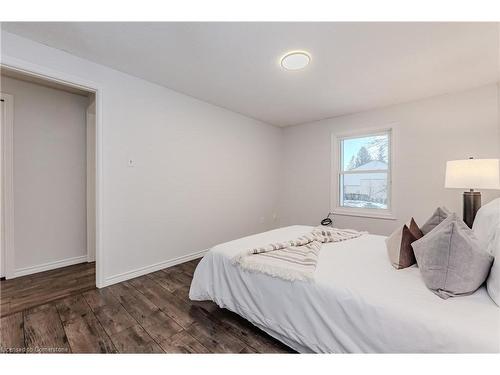 143 Blackhorne Drive, Kitchener, ON - Indoor Photo Showing Bedroom