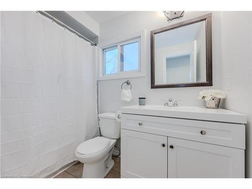 143 Blackhorne Drive, Kitchener, ON - Indoor Photo Showing Bathroom