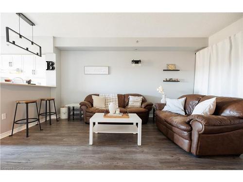 407-308 Watson Parkway N, Guelph, ON - Indoor Photo Showing Living Room