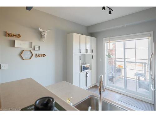 407-308 Watson Parkway N, Guelph, ON - Indoor Photo Showing Kitchen