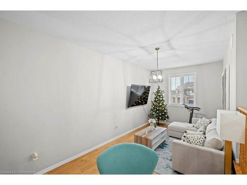 103 Norwich Road, Breslau, ON - Indoor Photo Showing Living Room