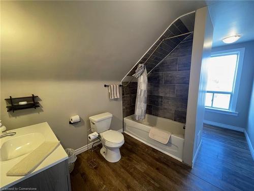 767 Garden Street, Cambridge, ON - Indoor Photo Showing Bathroom