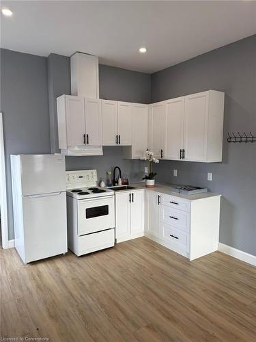 2-397 Dundas Street, Woodstock, ON - Indoor Photo Showing Kitchen