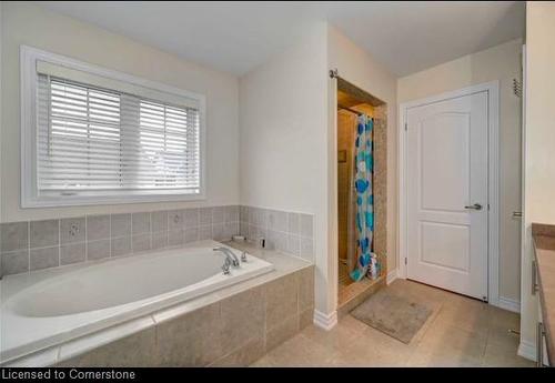 525 Linden Drive, Cambridge, ON - Indoor Photo Showing Bathroom