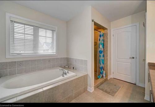 525 Linden Drive, Cambridge, ON - Indoor Photo Showing Bathroom