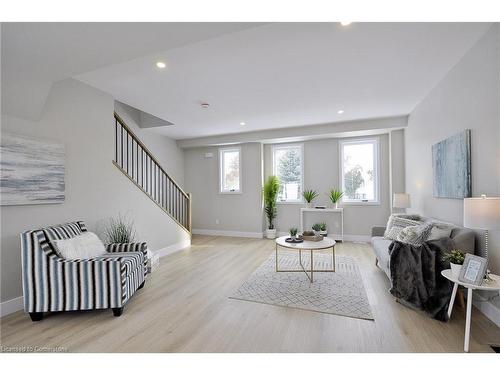 38 Albert Street, Cambridge, ON - Indoor Photo Showing Living Room