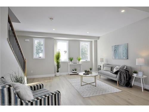 38 Albert Street, Cambridge, ON - Indoor Photo Showing Living Room