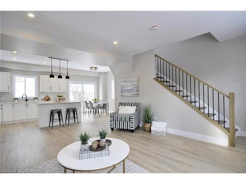 38 Albert Street, Cambridge, ON - Indoor Photo Showing Living Room